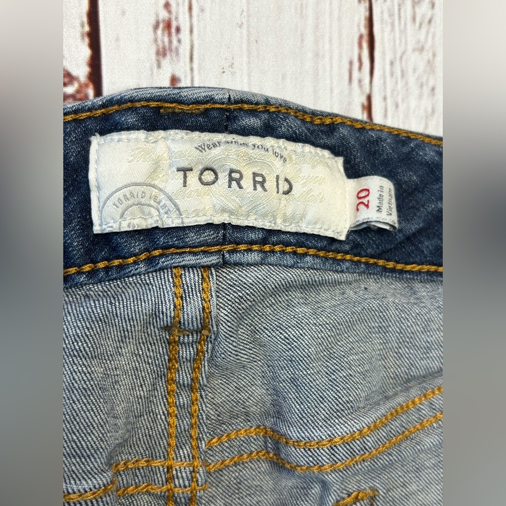Women’s Torrid Denim Shorts - Picture 5 of 7